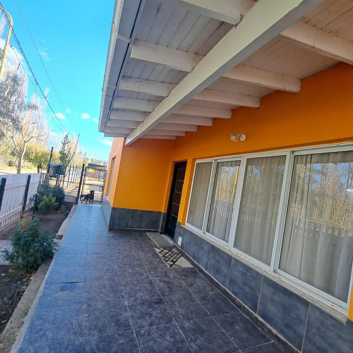 VENTA! de CASA con LOTE ESQUINA de 2 dormit Bº LA QUINTA- Vista Alegre Norte