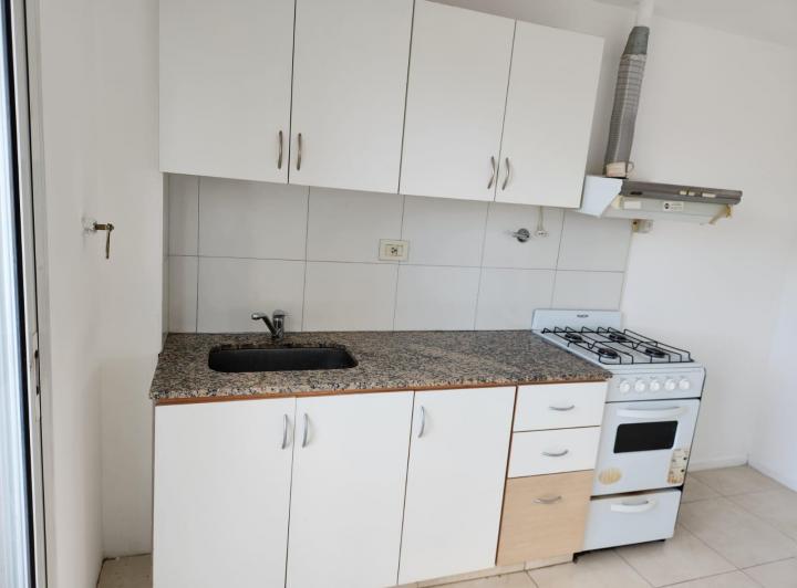 CLAUDIA CH Bienes Raices -   ALQUILA! DPTO 1 dormitorio con Cochera  CIPOLETTI  2