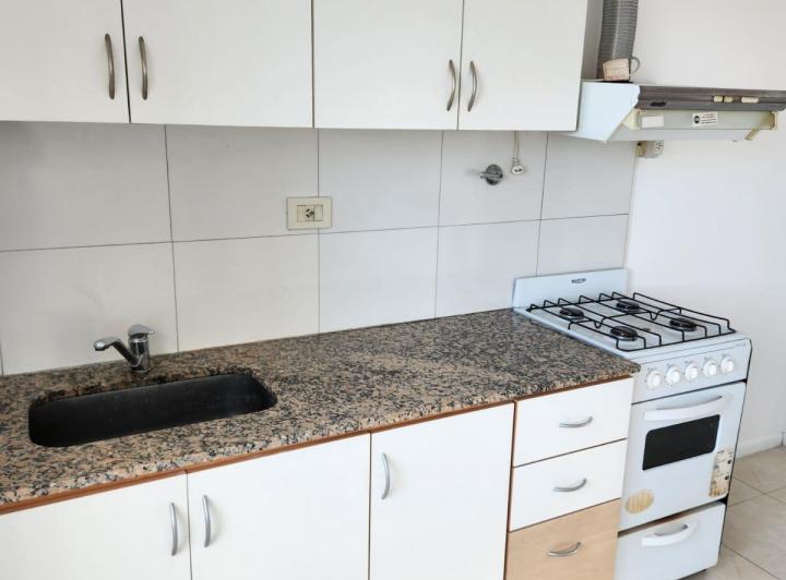 CLAUDIA CH Bienes Raices -   ALQUILA! DPTO 1 dormitorio con Cochera  CIPOLETTI  5