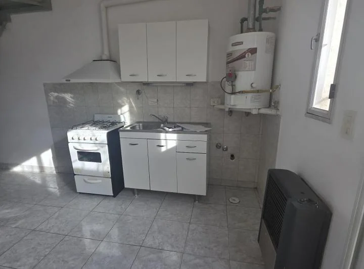 CLAUDIA CH Bienes Raíces-Se alquila duplex Villa Florencia Nqn. De tamaño CHICO! 4