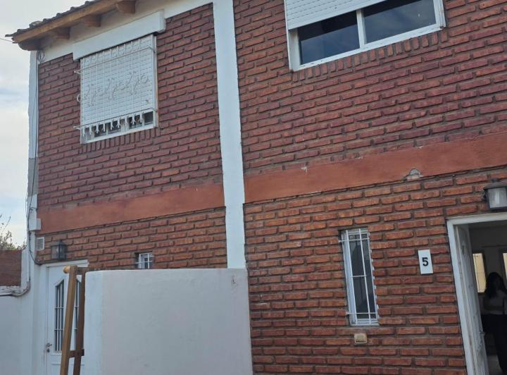 CLAUDIA CH Bienes Raíces-Se alquila duplex Villa Florencia Nqn. De tamaño CHICO! 1