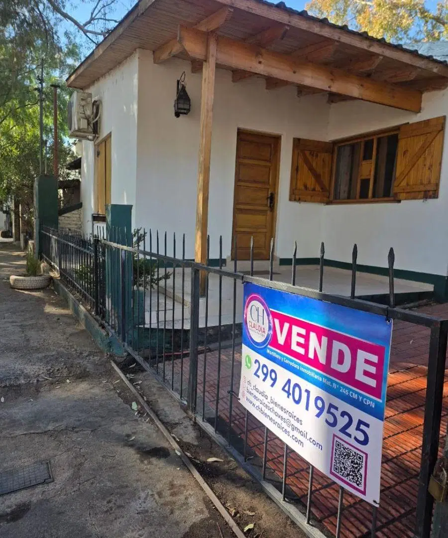 ¡TU REFUGIO EN Lago Pellegrini TE ESTÁ ESPERANDO!
CASA A LA VENTA LISTA PARA DISFRUTAR - 2