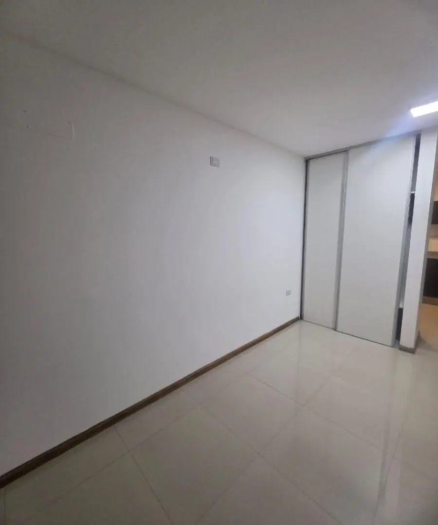 ALQUILER ¡AMPLIO MONOAMBIENTE CON BALCÓN Y COCHERA EN NEUQUÉN CAPITAL! 3