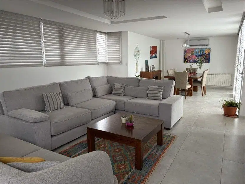 Casa 0 ambientes 4 dormitorios. | Los Pinos al 1300 5