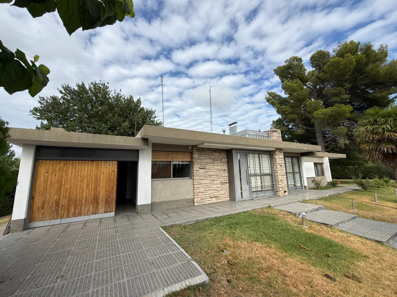 Propiedad sobre RN143 - Dos casas, pileta, gran parque