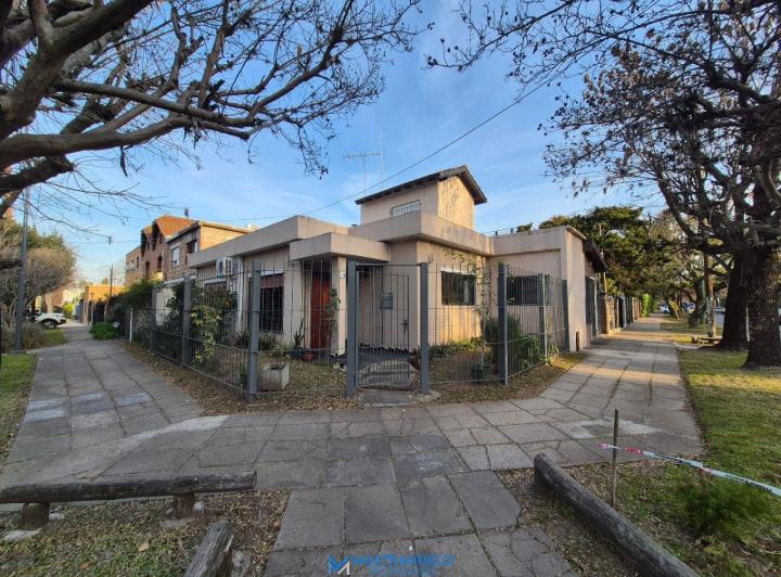 Casa en alquiler temporario c/ cochera en Bella Vista 1