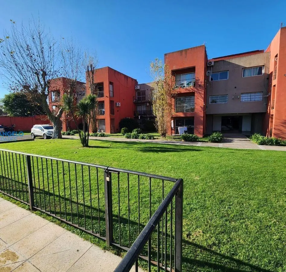 Departamento en alquiler c/ cochera en Bella Vista 2