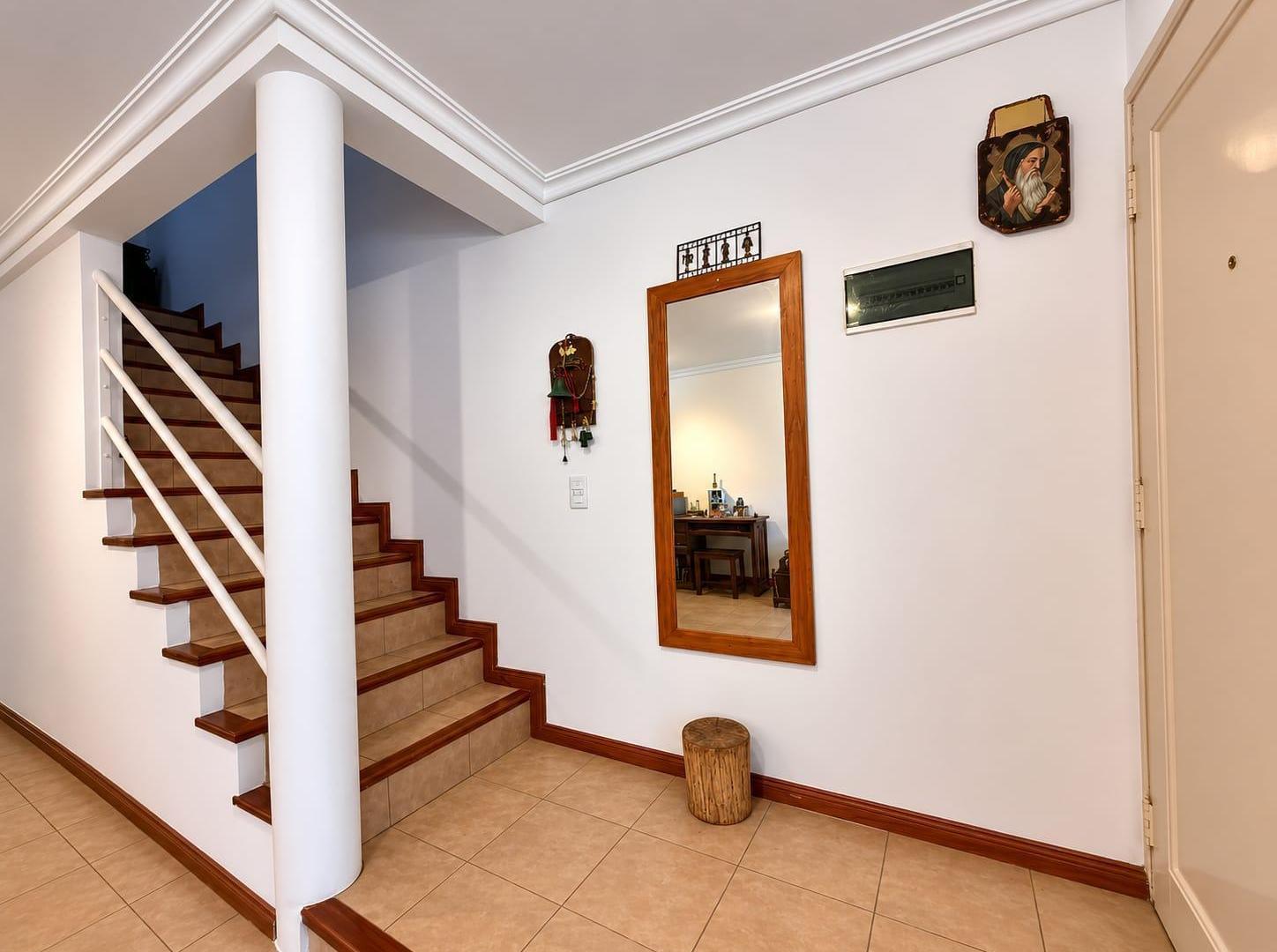 Foto de Casa Triplex en Carapachay con cochera / Apto Crédito, imagen 5