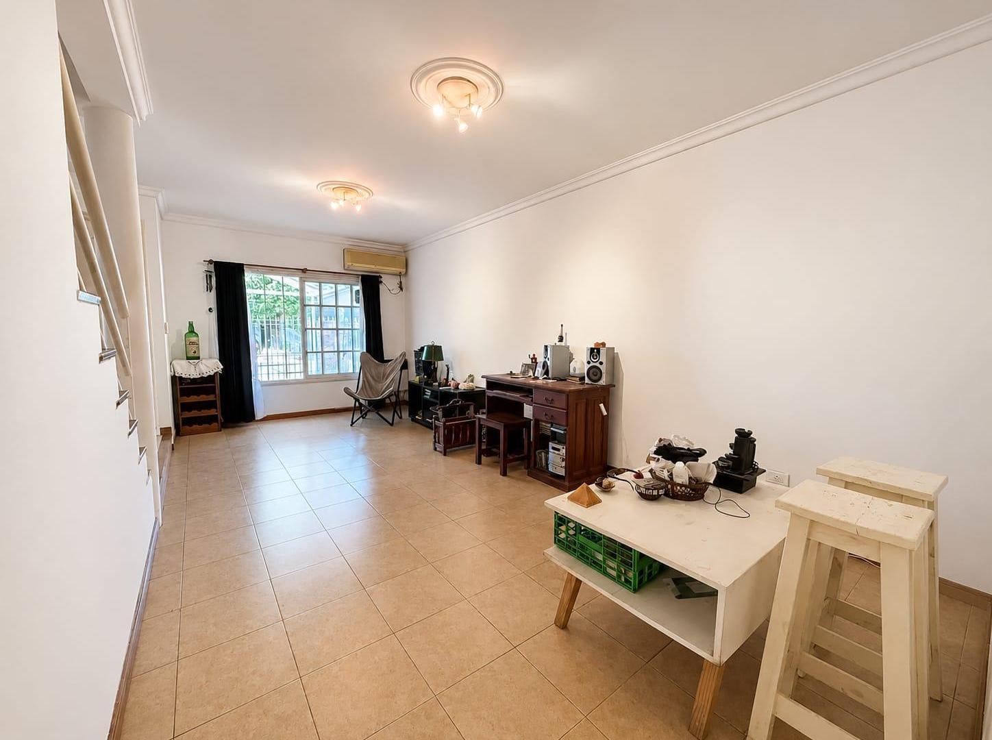 Foto de Casa Triplex en Carapachay con cochera / Apto Crédito, imagen 3
