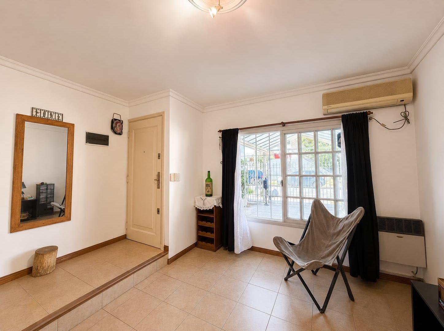 Foto de Casa Triplex en Carapachay con cochera / Apto Crédito, imagen 4