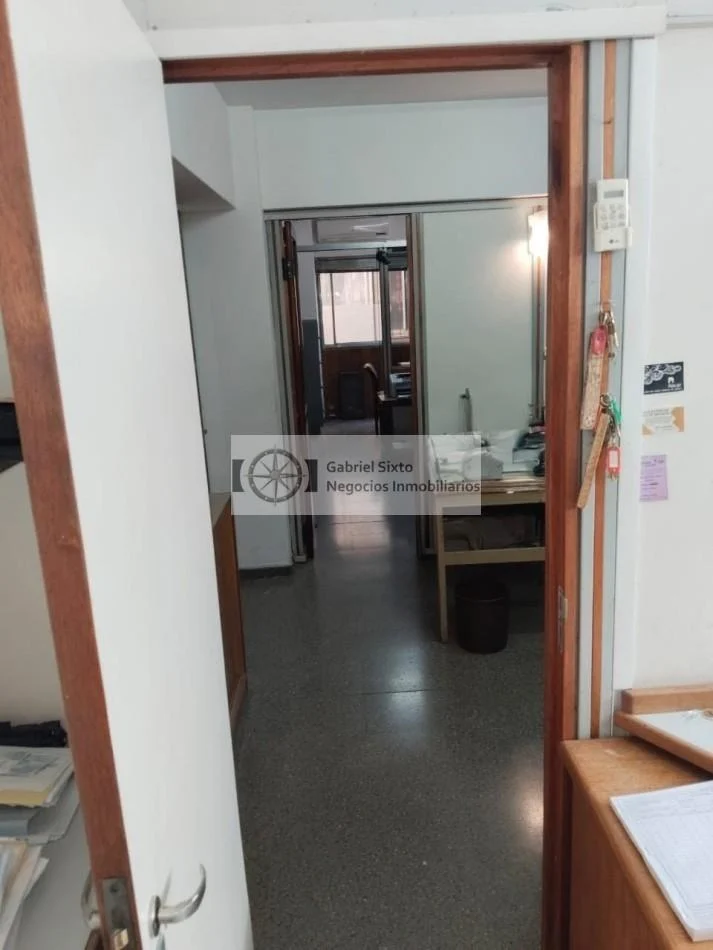 ALQUILER OFICINA CALLE RIVADAVIA Y 9 DE JULIO, IMPECABLE - 2 PRIVADOS - RECECPCION Y KICHINETTE - S