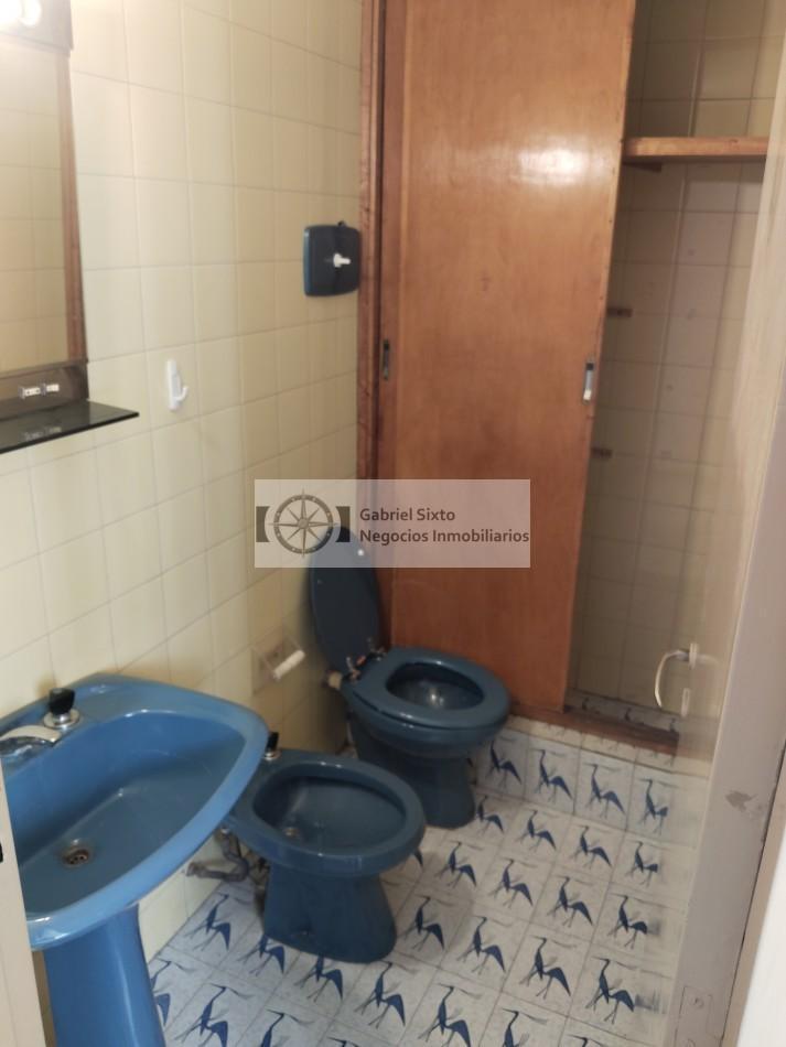 Foto de VENTA DEPTO 6ta secc J A CALLE 727. 3 dorm MUY AMPLIO 1° piso con, imagen 1