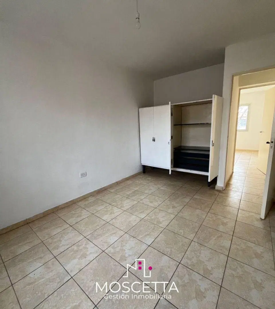 Casa de con 2 dormitorios en alquiler en San Martín 4