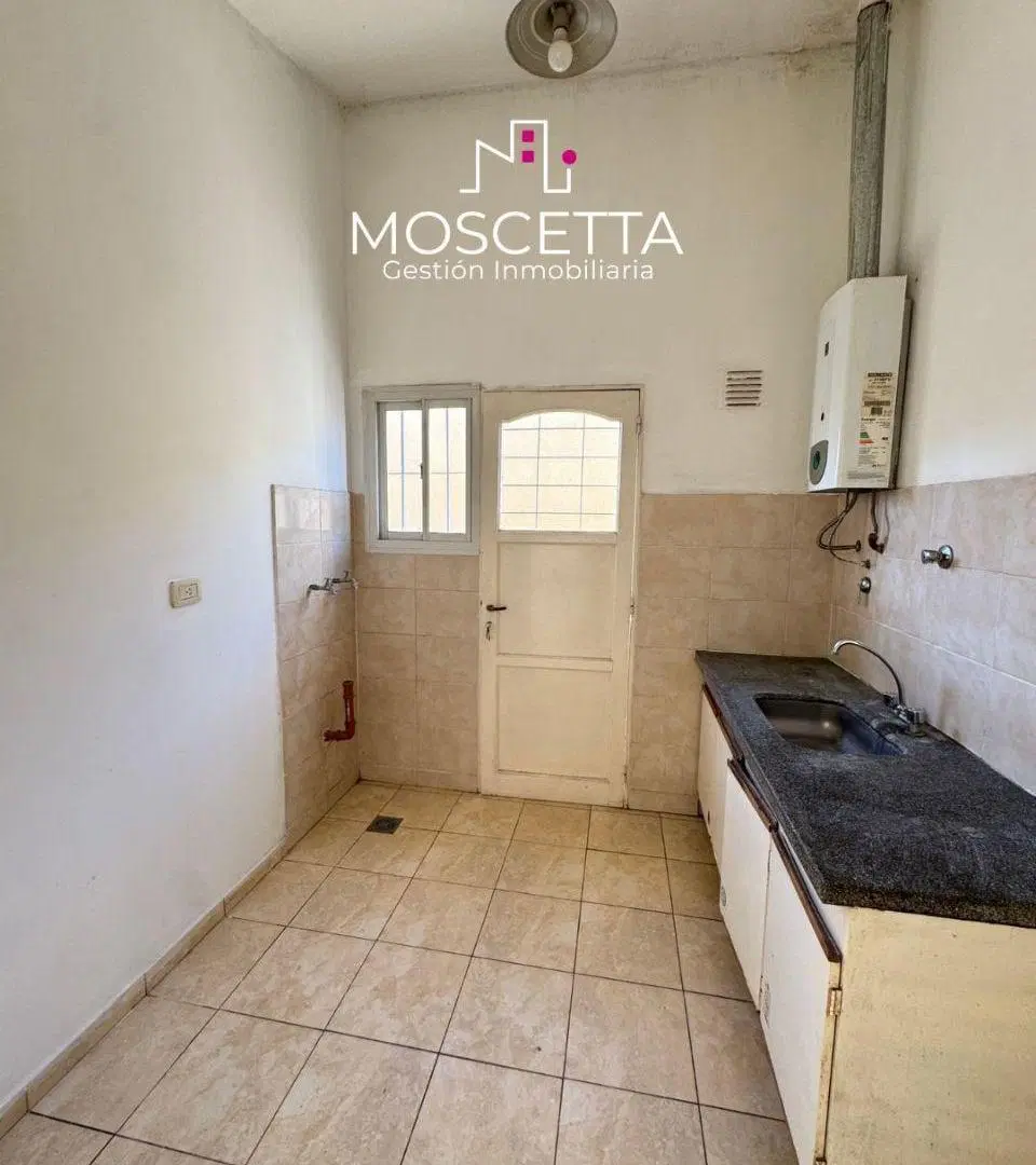 Casa de con 2 dormitorios en alquiler en San Martín 5