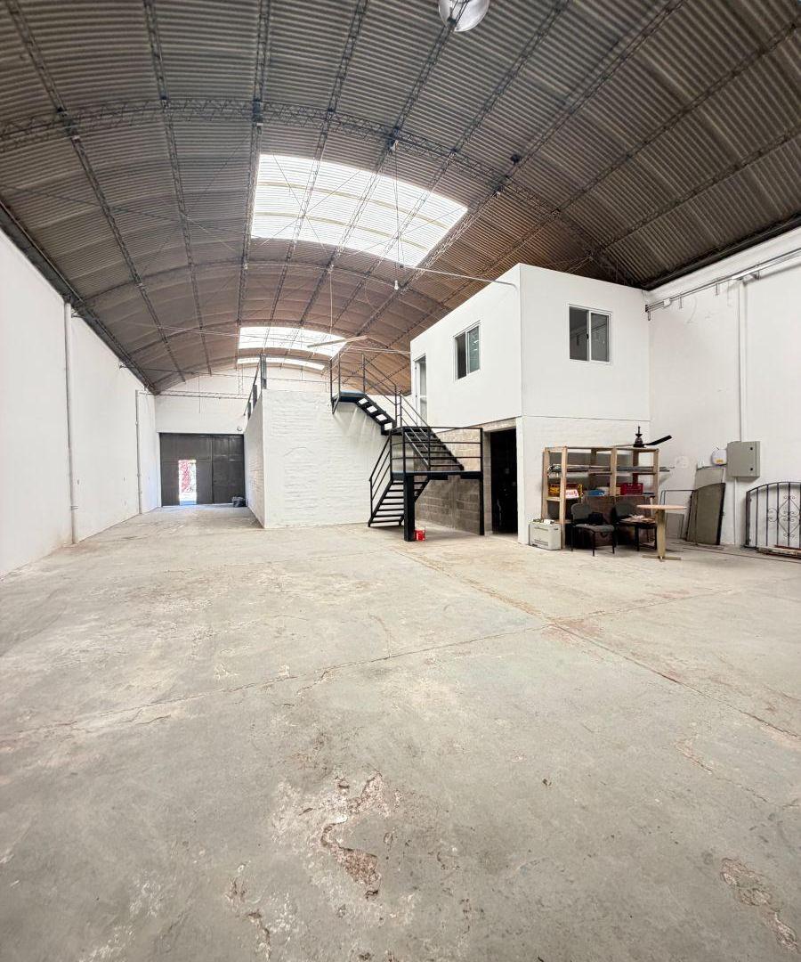 Foto de Depósito + Local comercial de 1400 m² en alquiler en San Martín, imagen 5