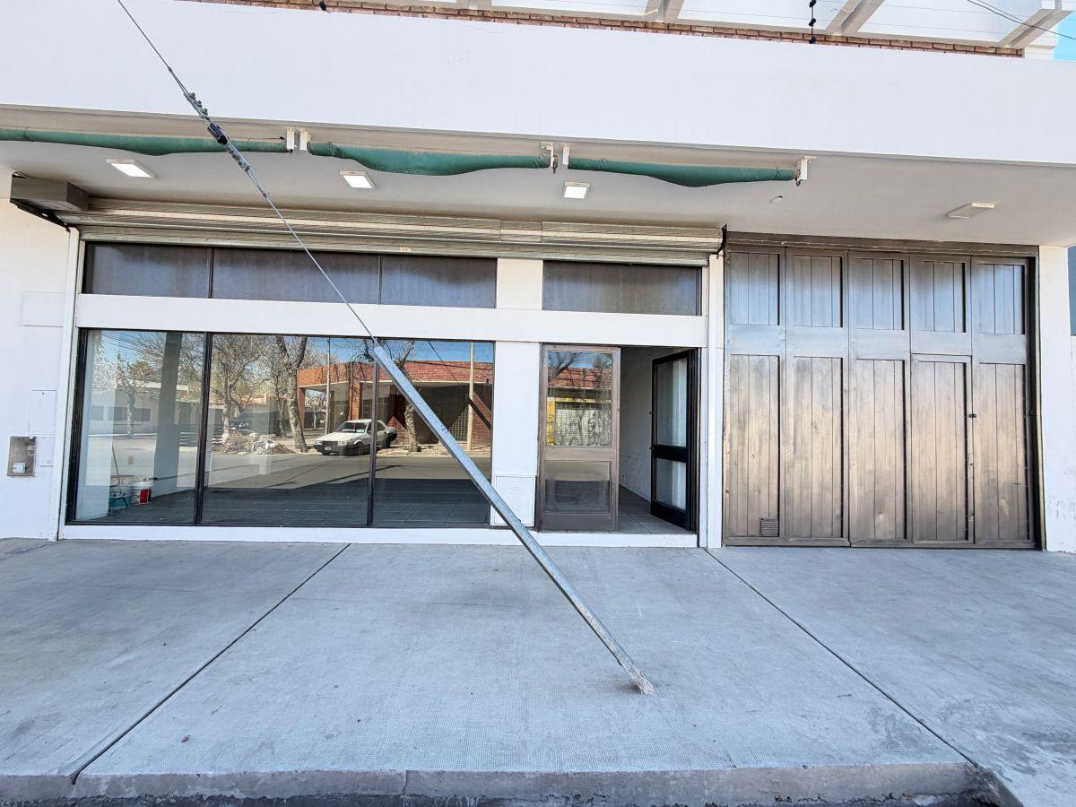 Foto de Depósito + Local comercial de 1400 m² en alquiler en San Martín, imagen 2