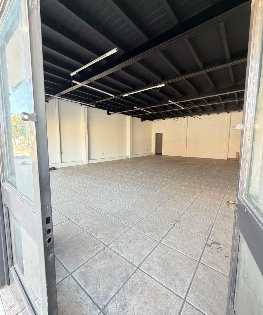 Foto de Depósito + Local comercial de 1400 m² en alquiler en San Martín, imagen 4