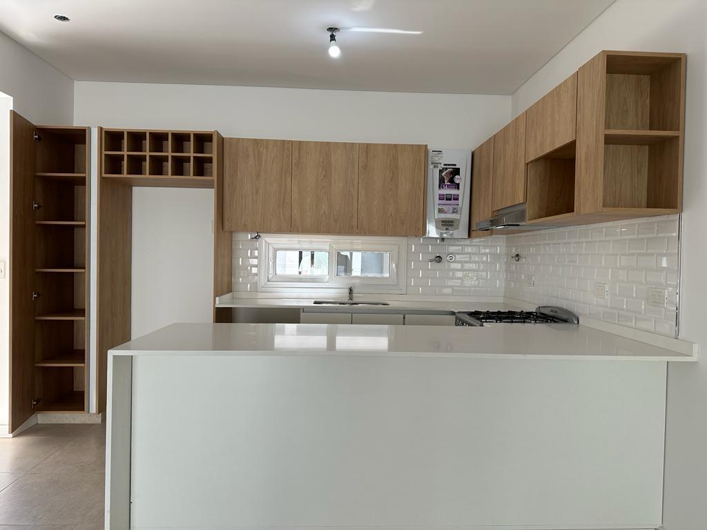 Duplex en Venta de Categoría en Berazategui a Estrenar 2