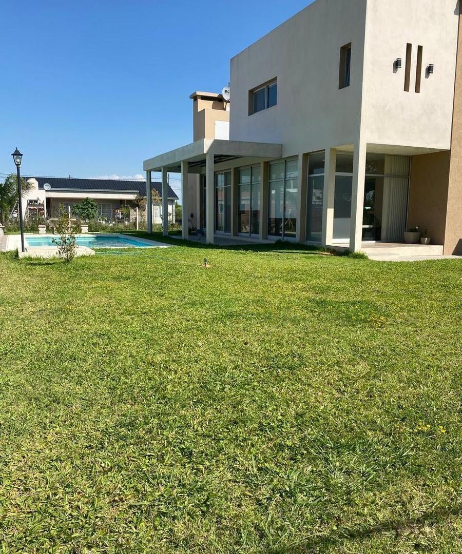 Venta de casa en el barrio el Remanso
