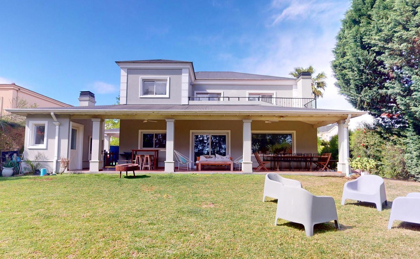 Casa en Venta en Abril Club de Campo