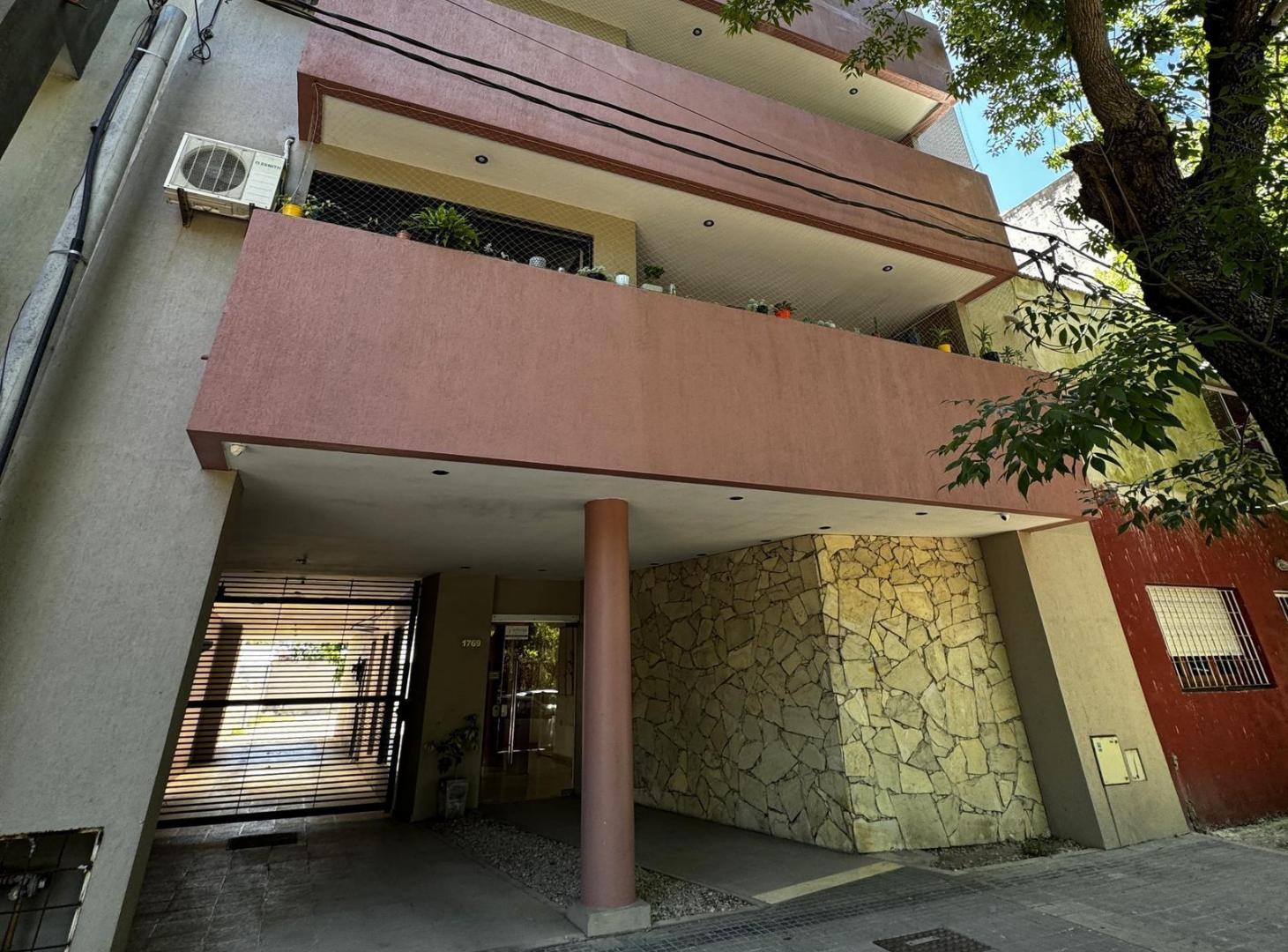 Departamento de 1 dormitorio con cochera en Venta en La Plata