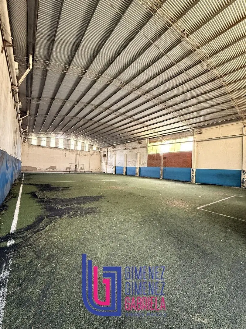 Galpón de 20 x 40 con cancha de futbol 4