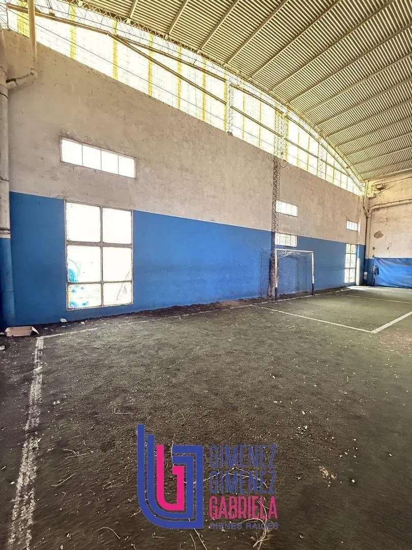Galpón de 20 x 40 con cancha de futbol 5