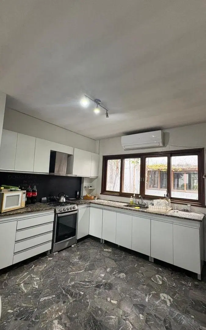 Casa de 8 ambientes en Venta en La Plata 3