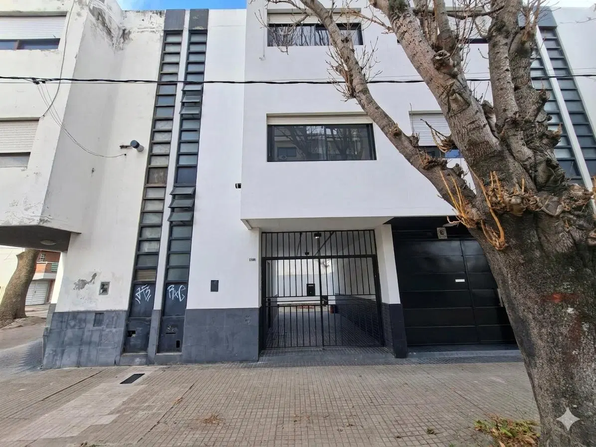 Venta PH dos dormitorios al frente con cochera - La Loma 3