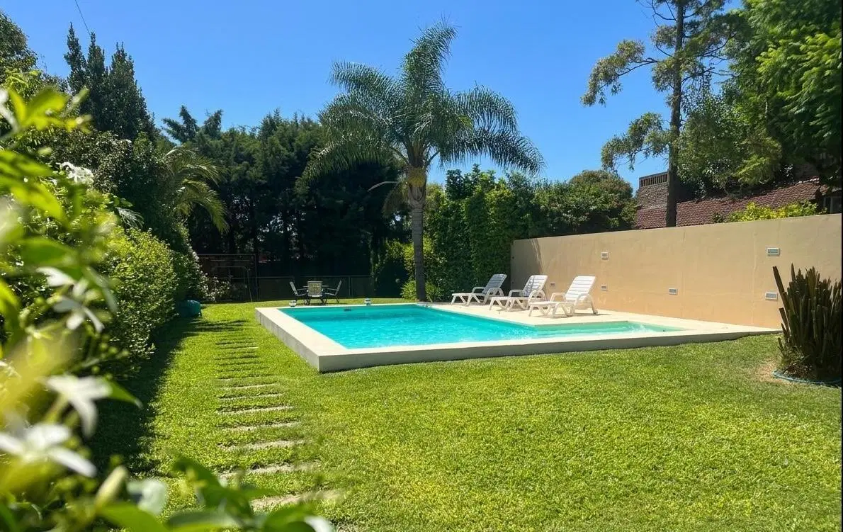 Casa de 3 dormitorios   parque   pileta   lote de 600 m² 2