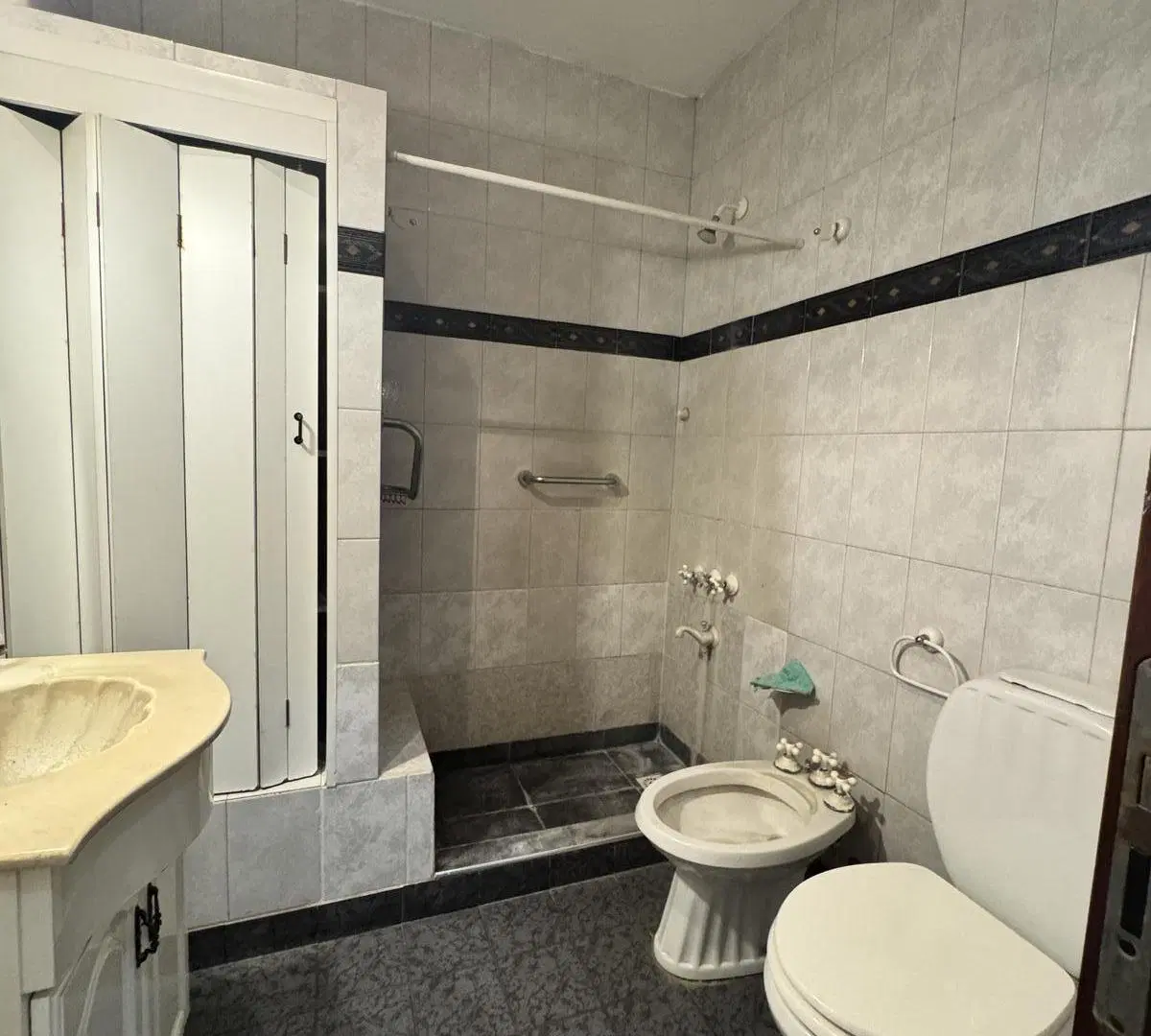 Casa en venta centrica  LOS HORNOS 4