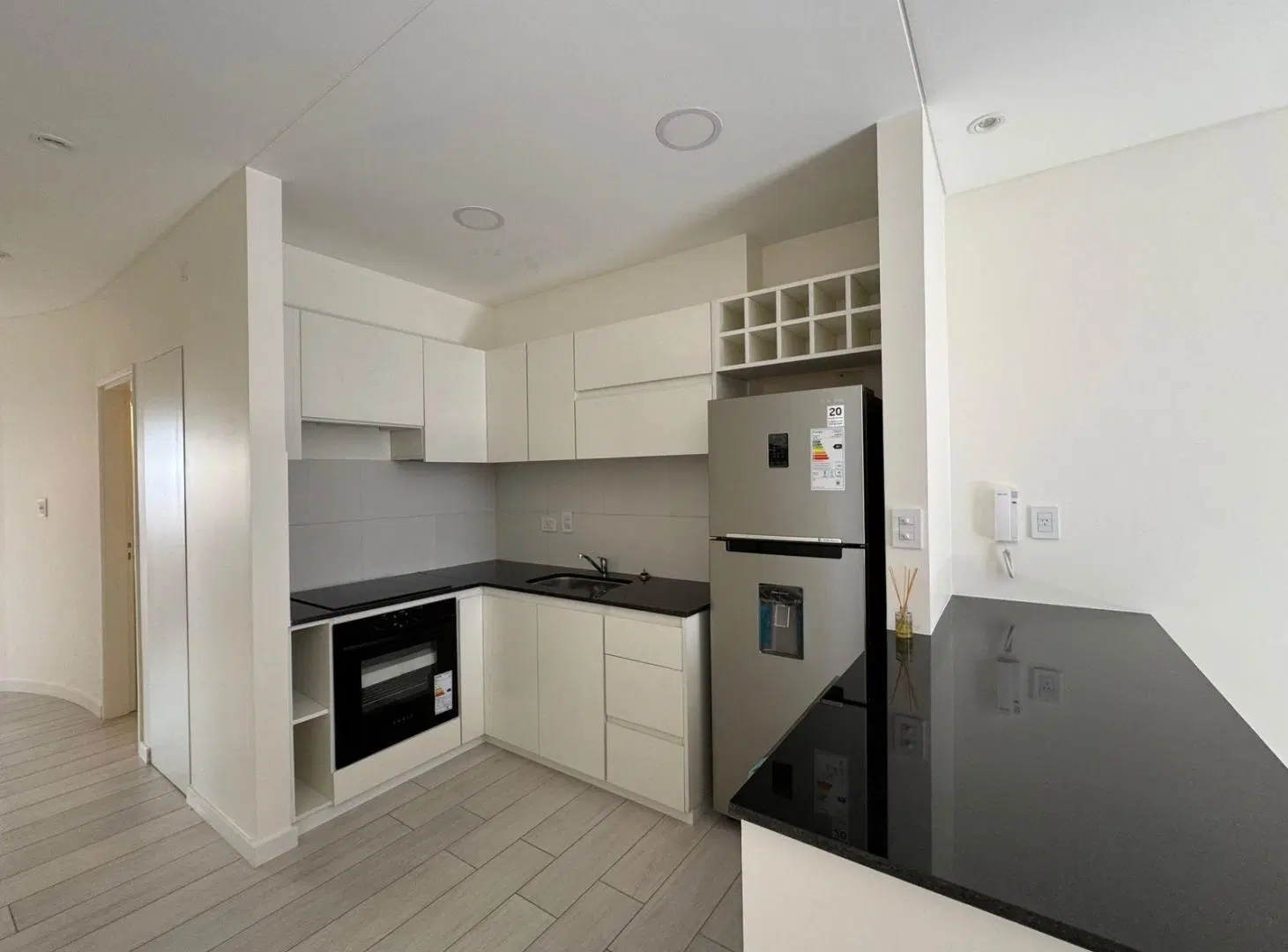 Departamento en venta con 2 cocheras y oficina 3