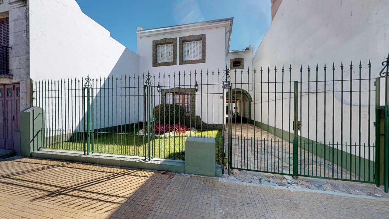 CASA DE CATEGORIA EN VENTA EN CENTRO DE ENSENADA