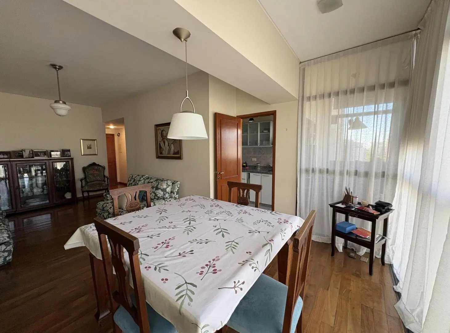 Semipiso de dos dormitorios con cochera cubierta en venta Edificio Bayón 3