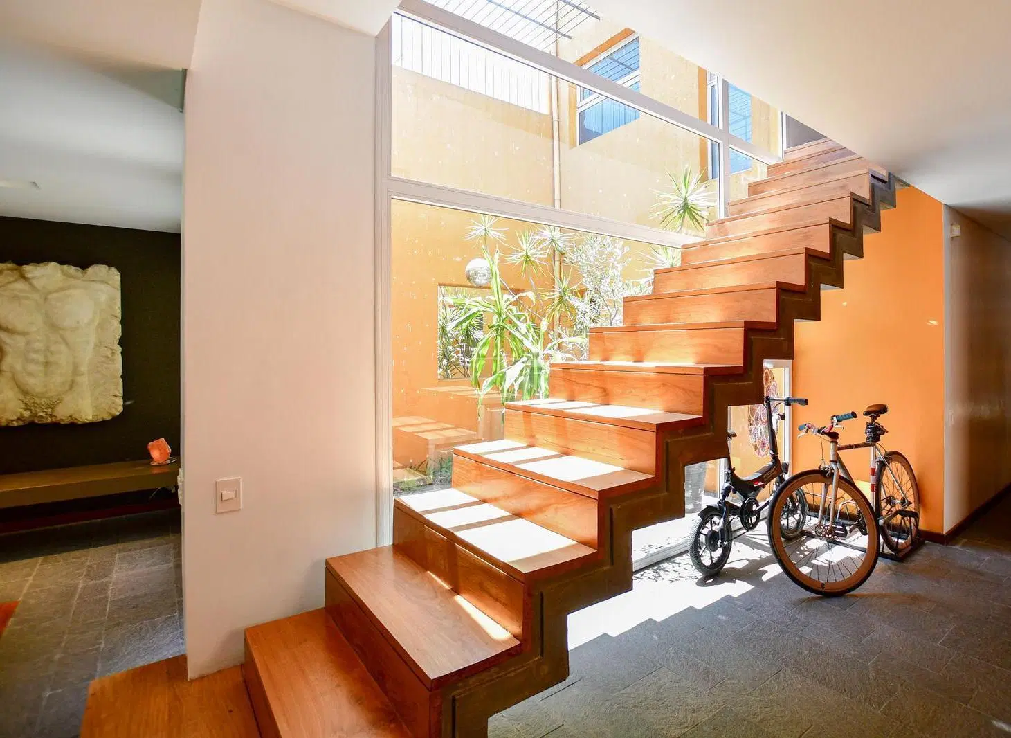 Casa de 4 dormitorios y estudio en Venta en La Plata 3