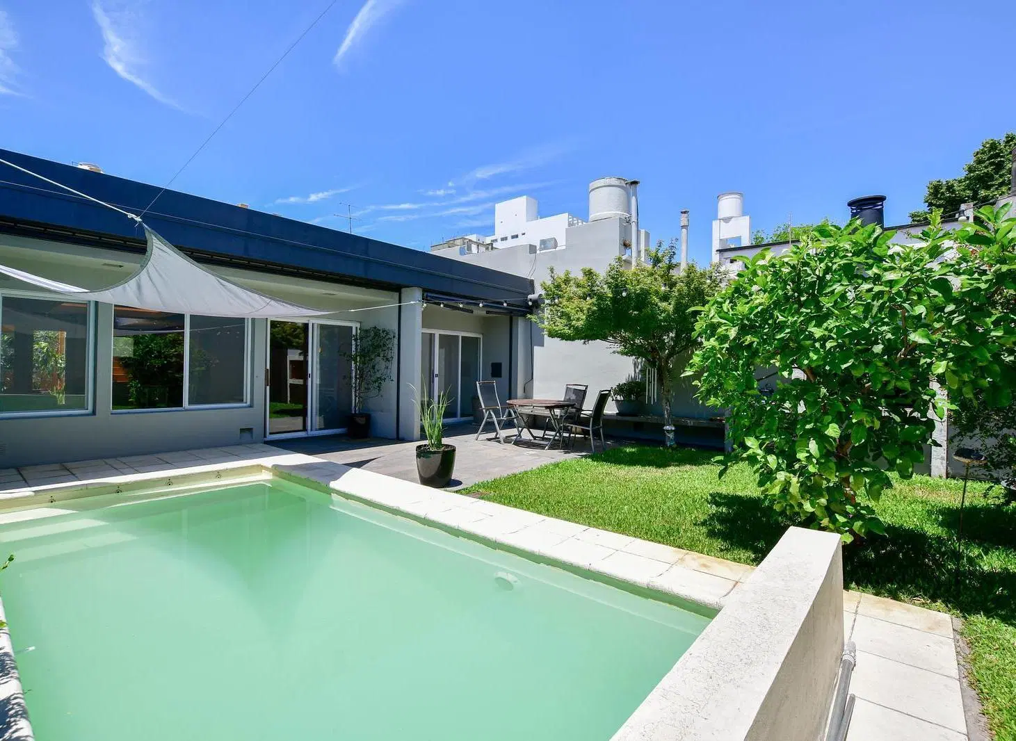 Casa de 4 dormitorios y estudio en Venta en La Plata 8