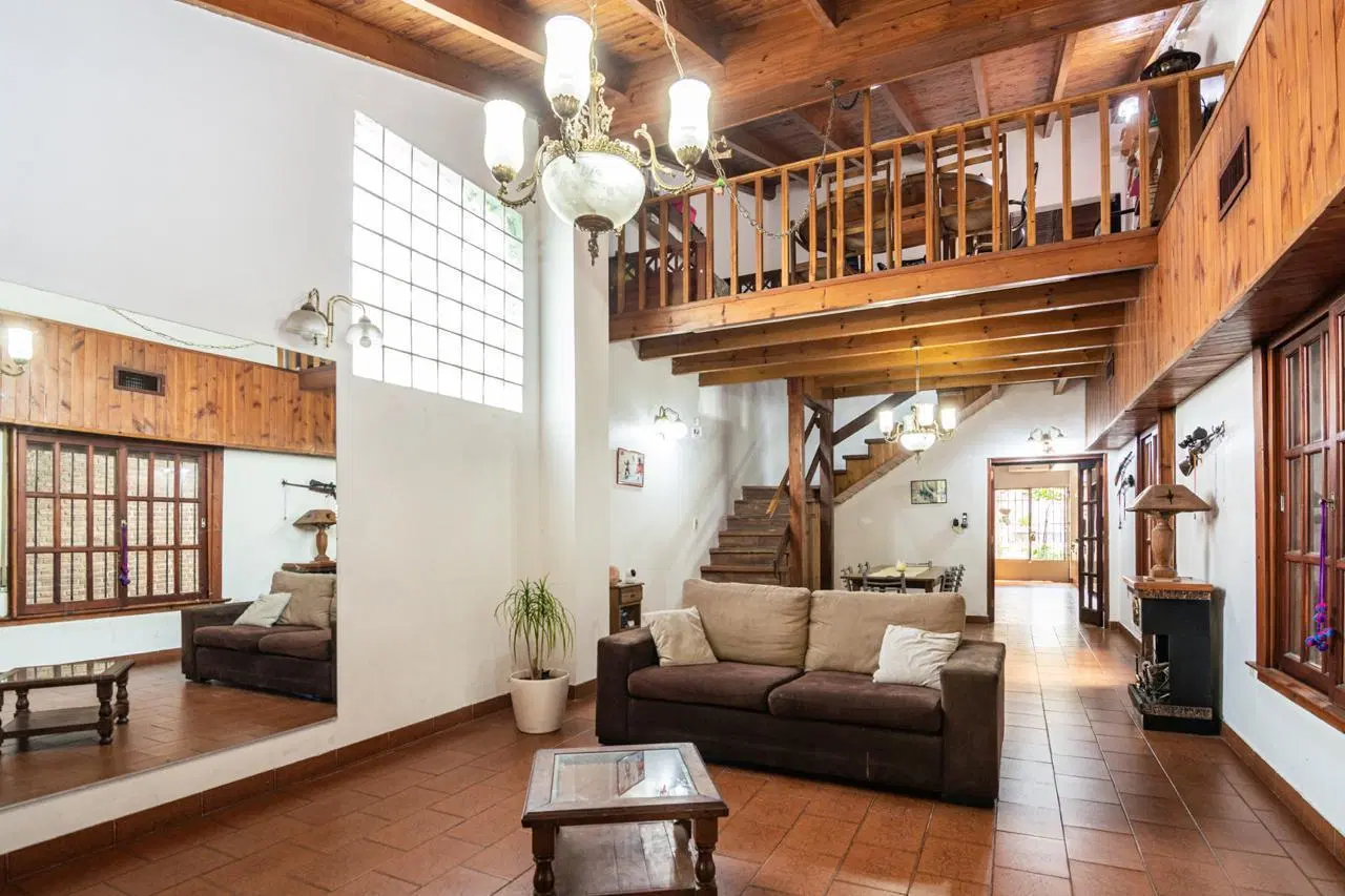 Casa de dos plantas en exelente ubicacion 3
