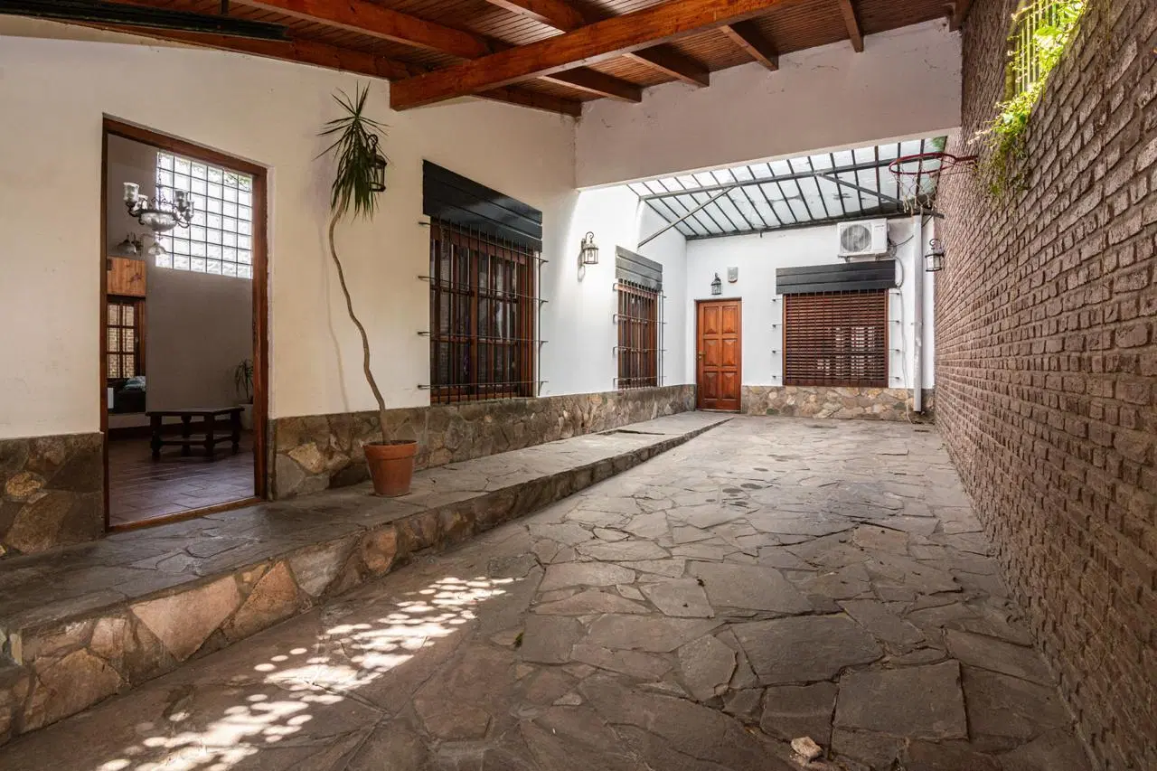 Casa de dos plantas en exelente ubicacion 5