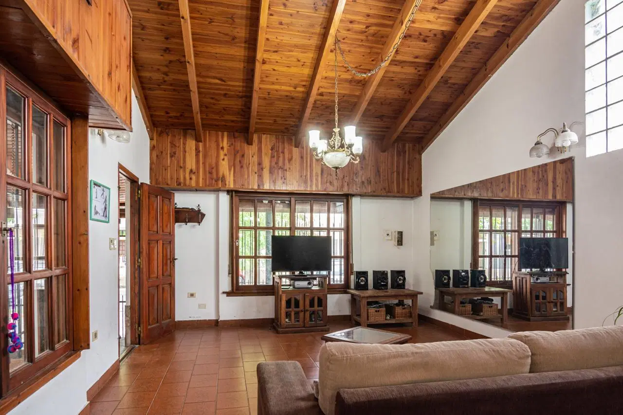 Casa de dos plantas en exelente ubicacion 4