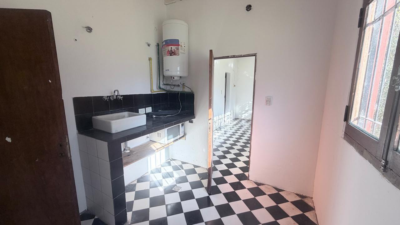 Foto de Casa en Lisandro Olmos Etcheverry en alquiler, imagen 3