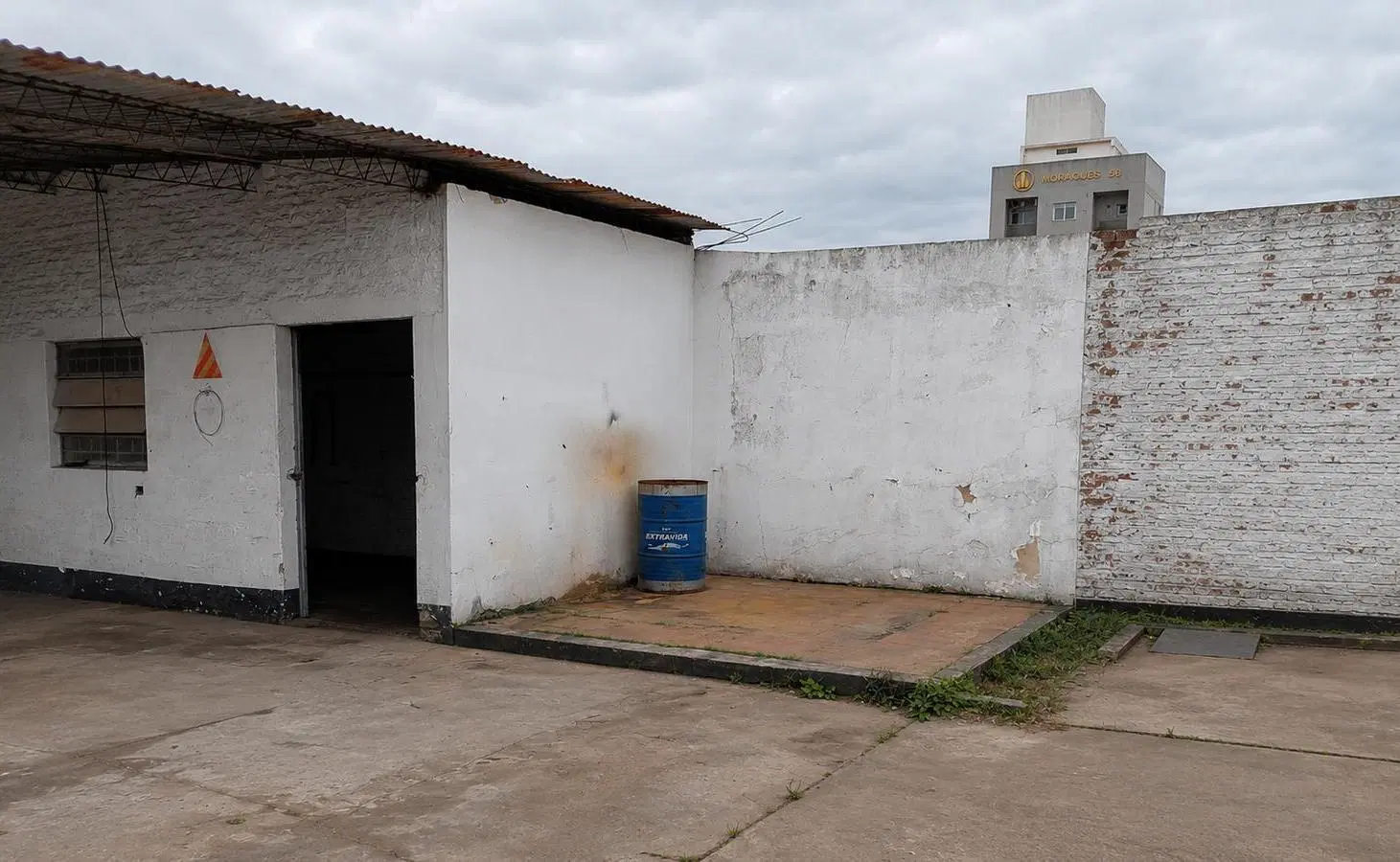 Galpo en alquiler con gran lote en La plata 1
