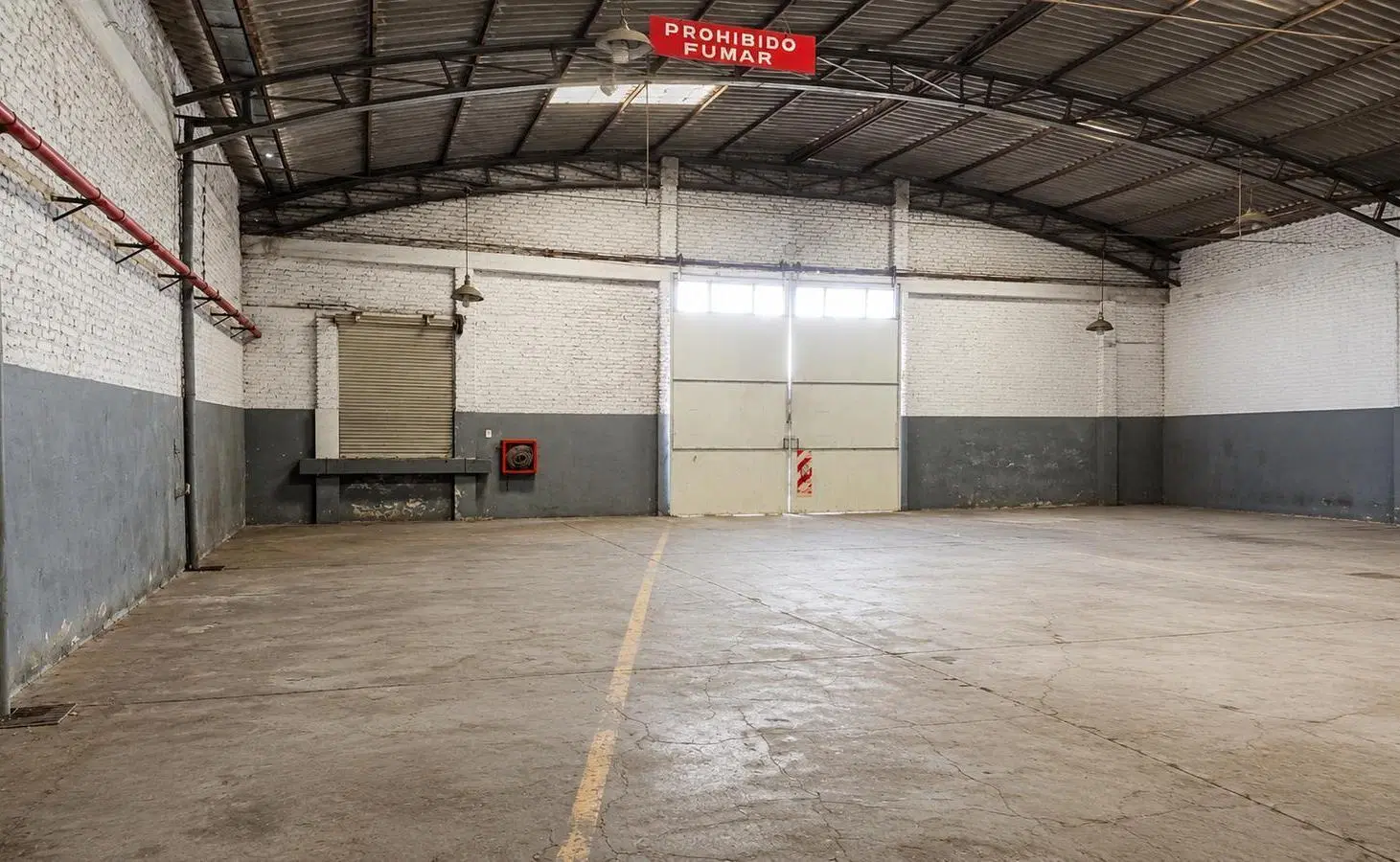 Galpo en alquiler con gran lote en La plata 3