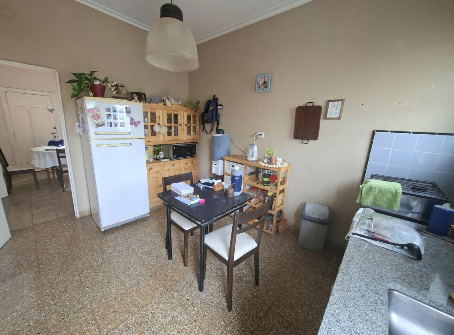 Foto de PH en venta de dos dormitorios por pasillo y parque, imagen 2