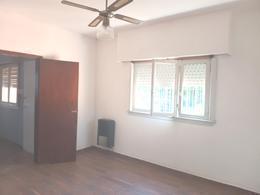 Foto de Casa de 2 dormitorios y patio en Venta en Villa Elisa, imagen 2
