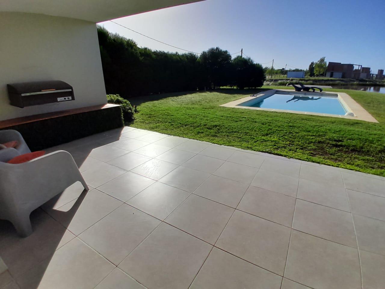 Casa en venta en "Campos de La Enriqueta"