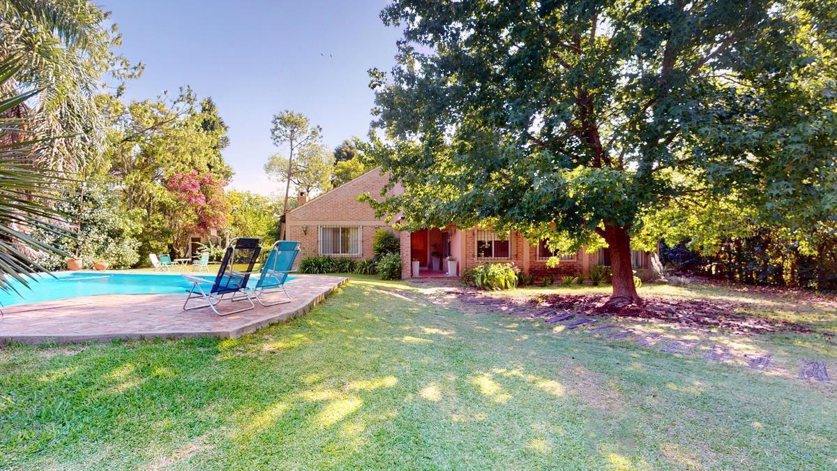 Casa de 3 dormitorios sobre lote de 3.000 mts en venta en Villa Elisa