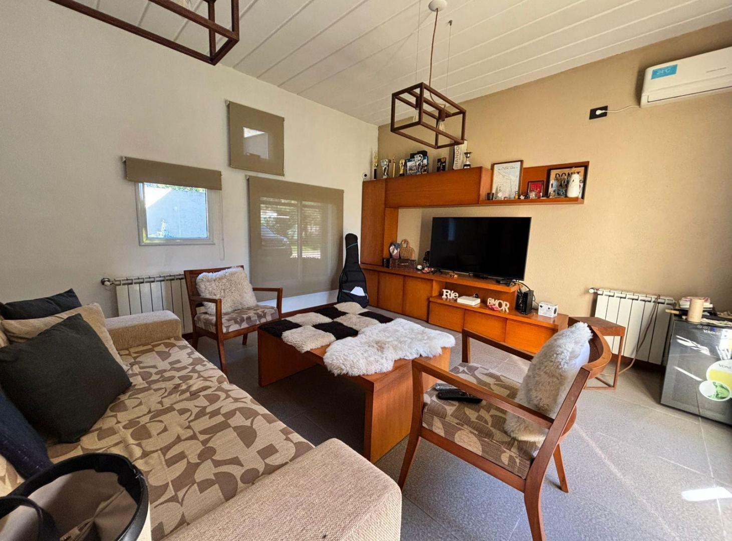 Foto de Venta de casa entre caminos Villa elisa, imagen 1