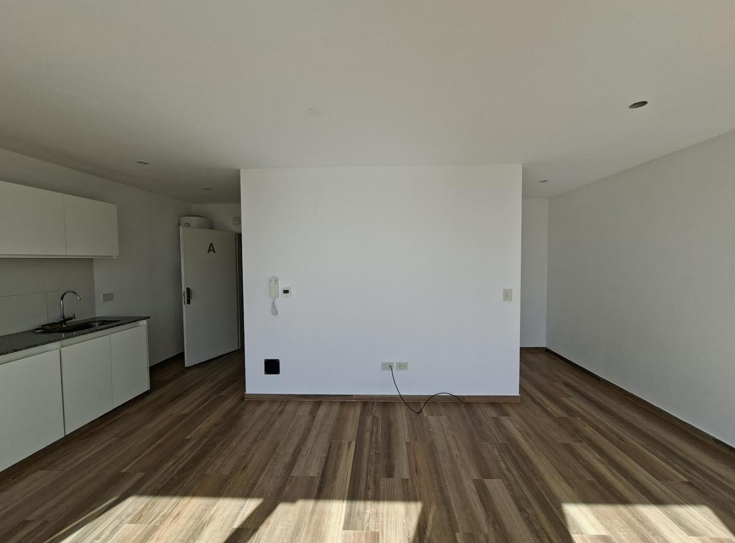 Foto de Monoambiente con balcón al frente, imagen 1