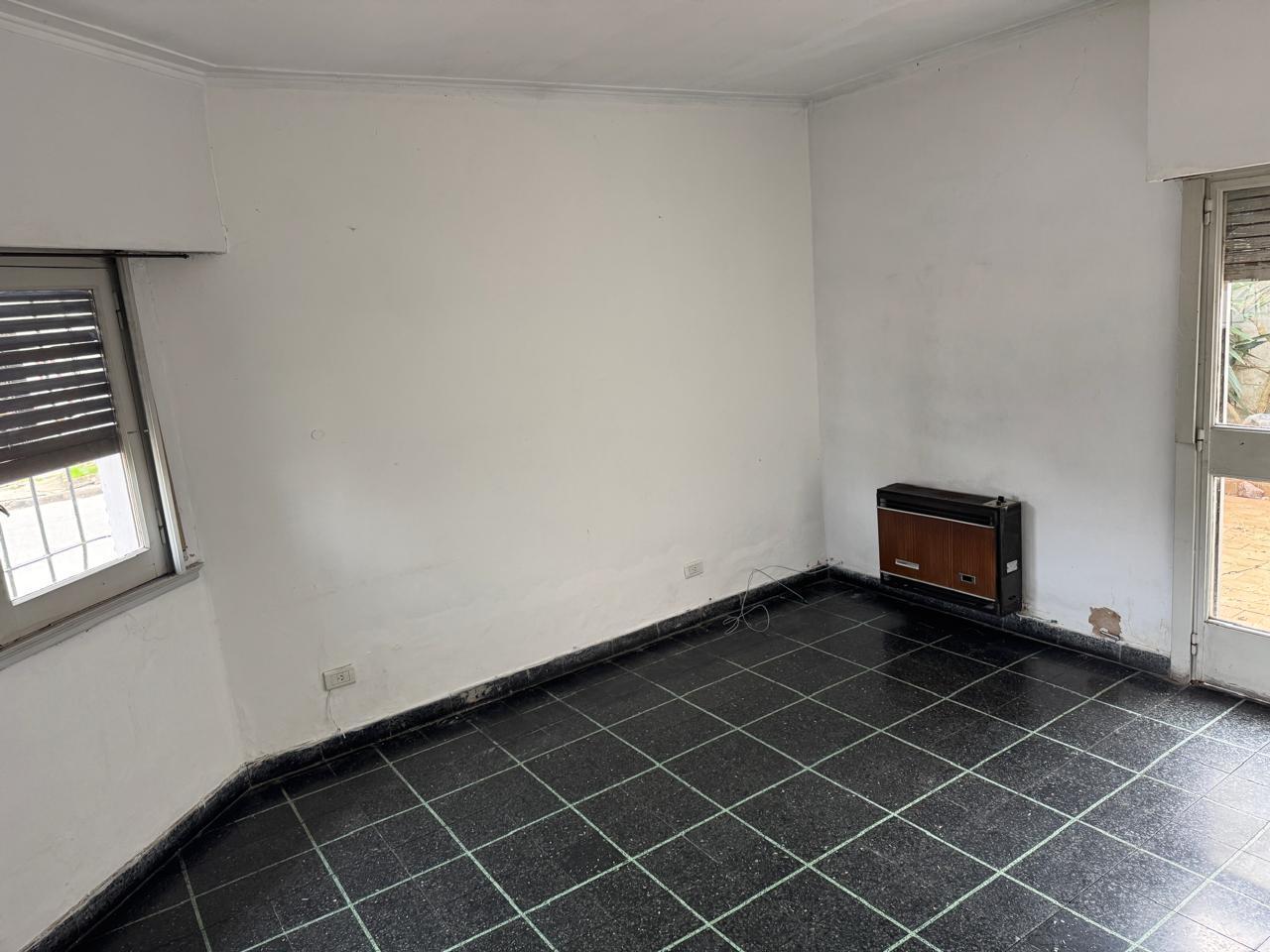 Foto de Casa de 2 dormitorios y Patio en Venta en La Plata - Zona Universitaria, imagen 1