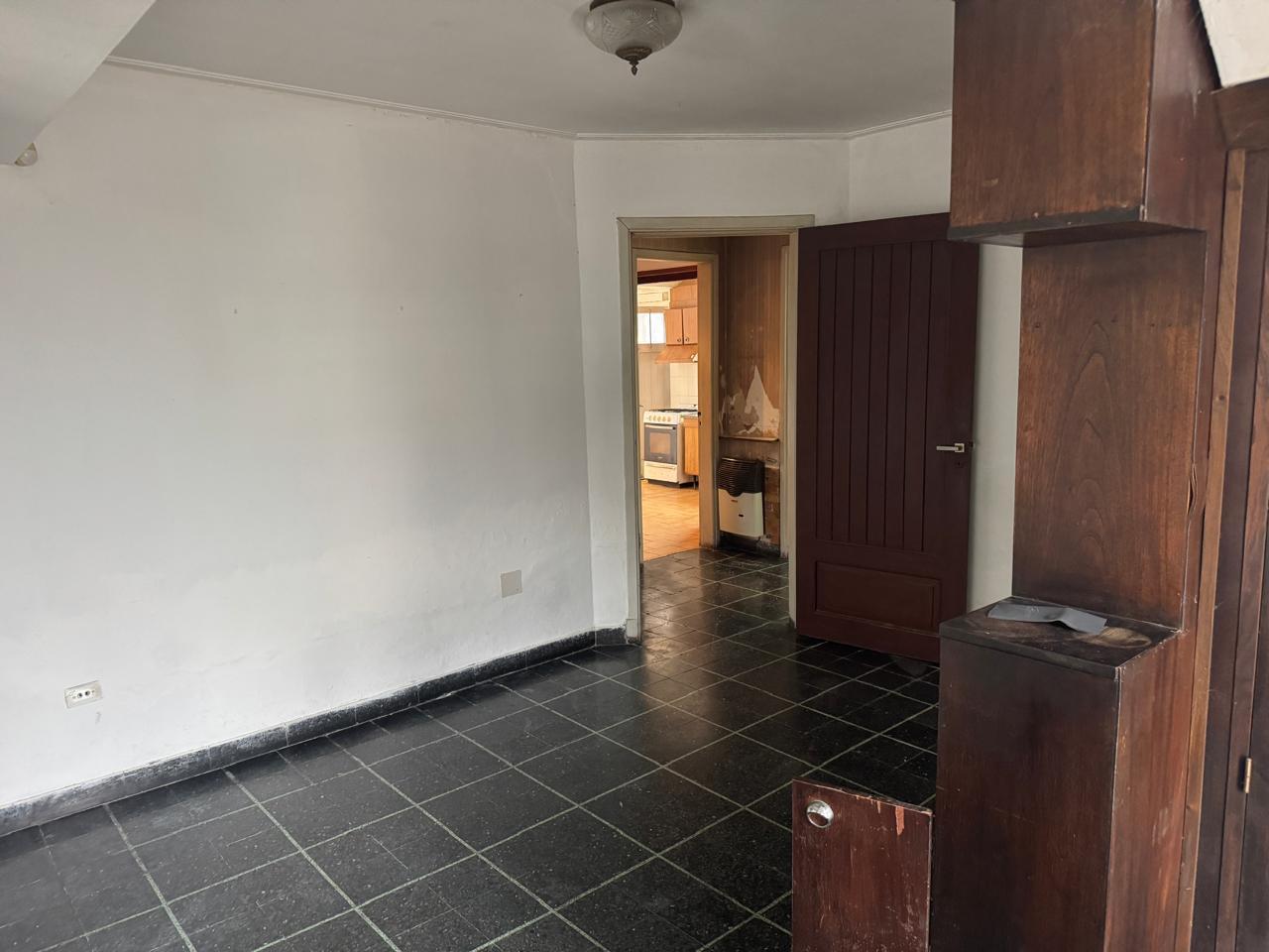 Foto de Casa de 2 dormitorios y Patio en Venta en La Plata - Zona Universitaria, imagen 2